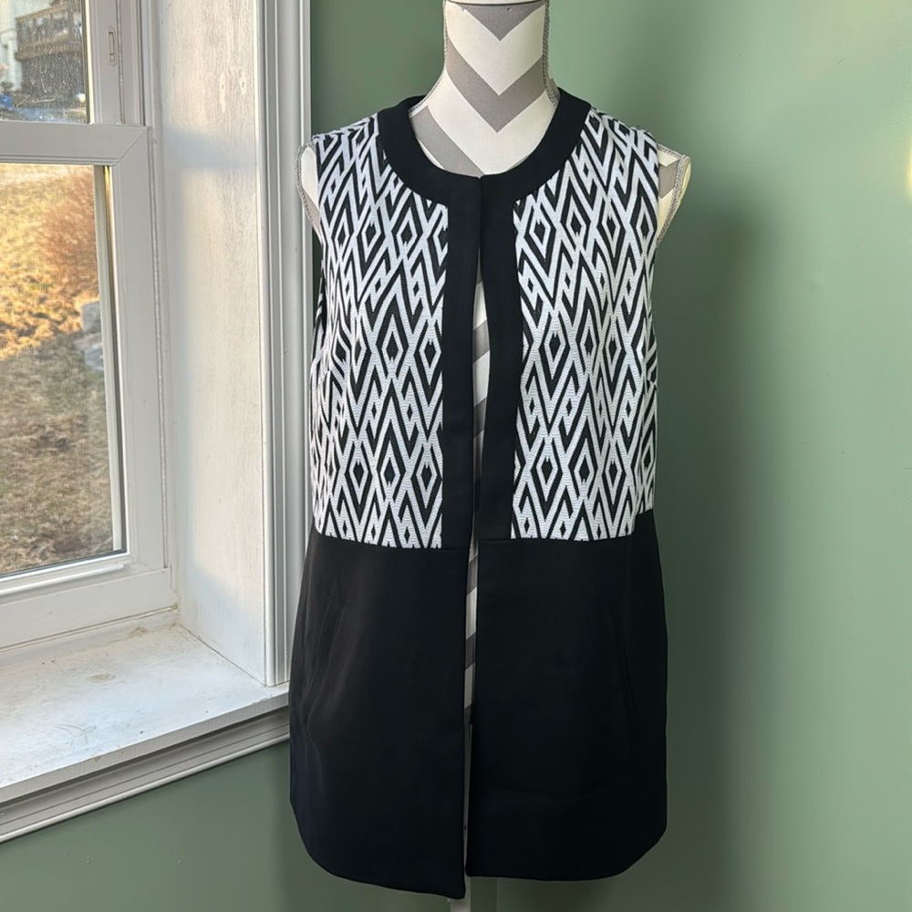 NWT Chicos, black and white Aztec vest size 1